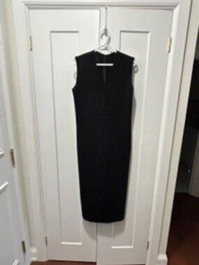 Ladies 'St. John Evening' Black V-Neck Sleeveless Dress - Size 12